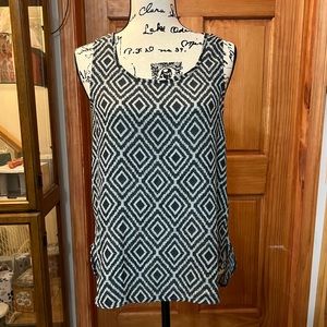 PINK ROSE Women’s Black White Geometric Tank Top Shirt Blouse.  Size Medium